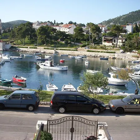 Rodin * Hvar Town